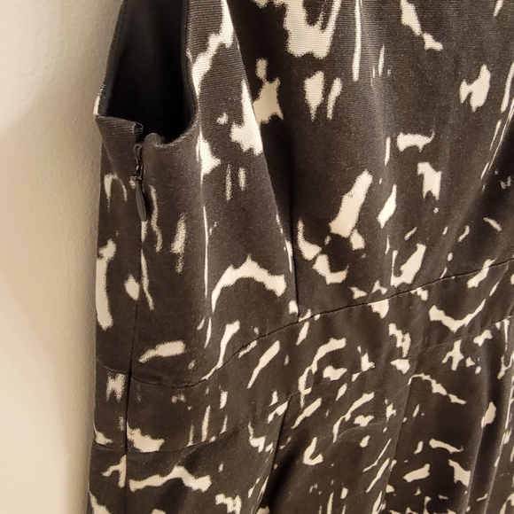 Limited Dress (above the knee) - Picture 3 of 4